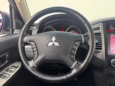 Mitsubishi Pajero (Import)