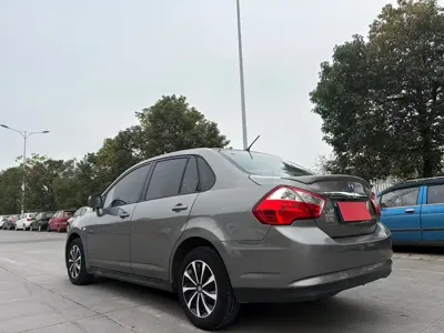 Venucia D50
