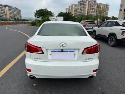 Lexus IS