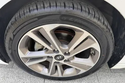 Hyundai Elantra (6th Generation