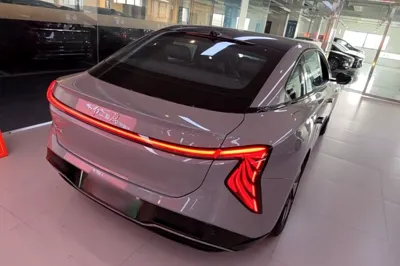Hongqi EH7