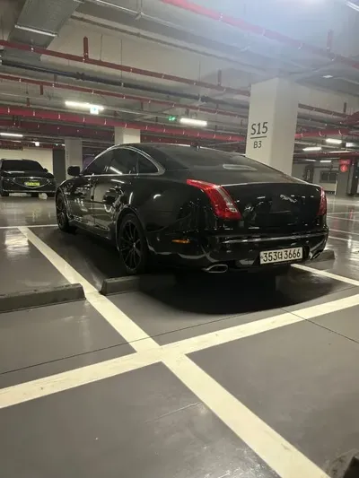 Jaguar XJ