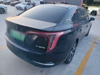 Hongqi E-QM5