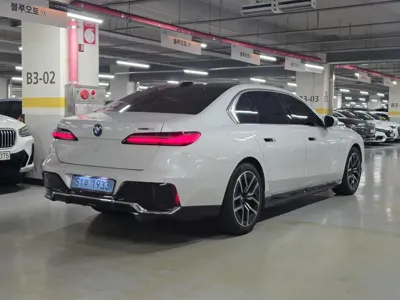 BMW i7