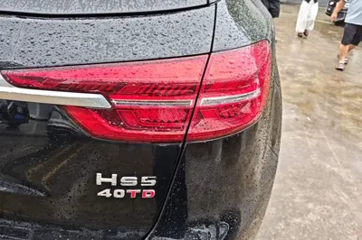 Hongqi HS5