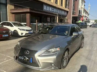 Lexus IS