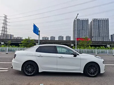 Lynk & Co 03