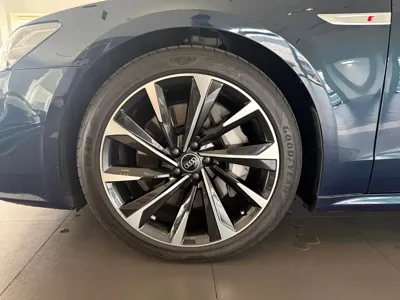 Audi A7L