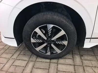 BYD e2