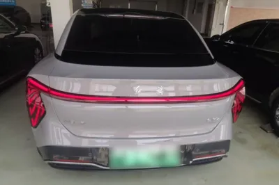 Hongqi EH7
