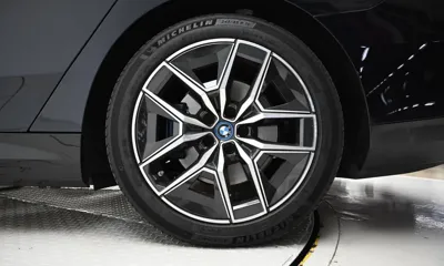BMW i5