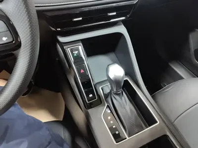 Roewe i5