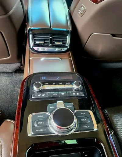 Genesis EQ900