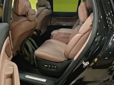Nio ES8