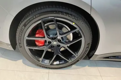 Hima Luxeed S7
