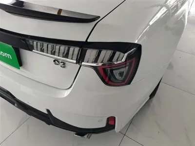 Lynk & Co 03
