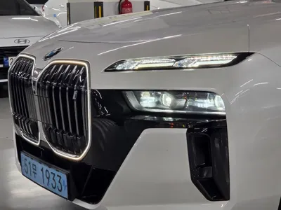 BMW i7