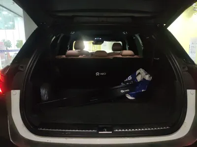 Nio ES8