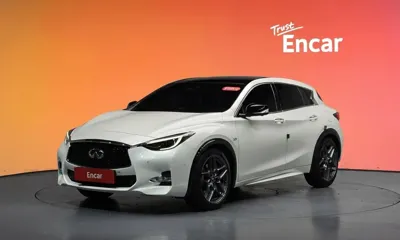 Infiniti Q30