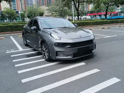 Lynk & Co 03