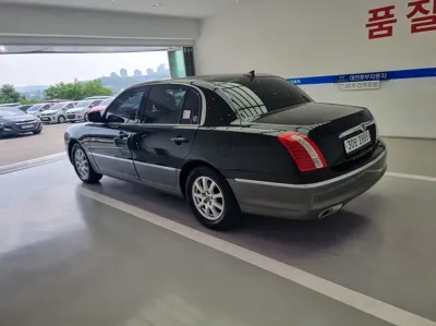 Kia Opirus