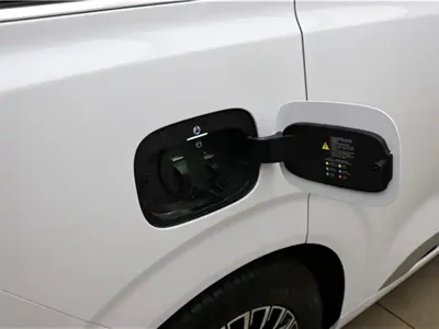 Denza Denza D9