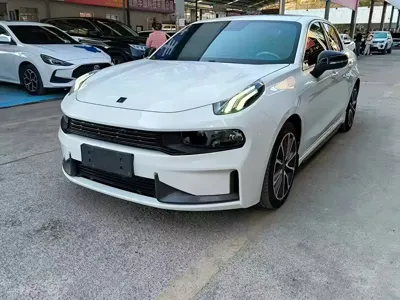 Lynk & Co 03