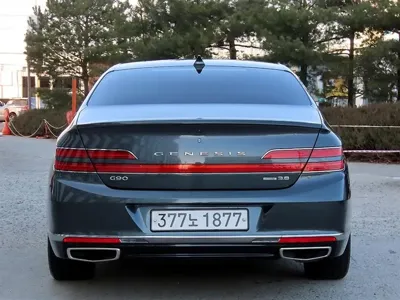 Genesis G90