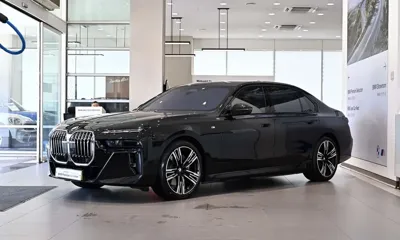 BMW i7