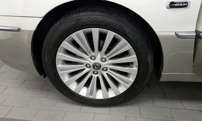 Kia Opirus