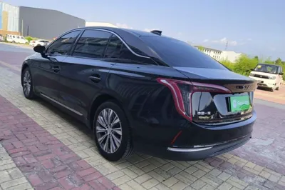 Hongqi E-QM5