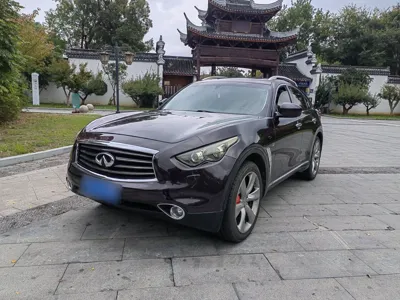 Infiniti QX70