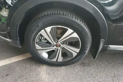 Hongqi HS5