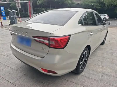 Roewe i5