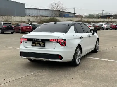 Lynk & Co 03