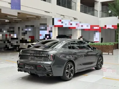 Lynk & Co 03
