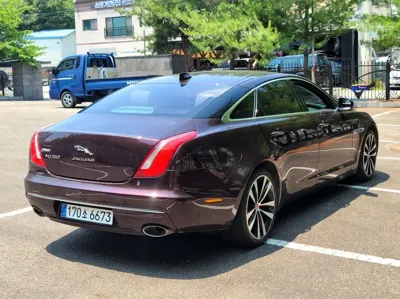 Jaguar XJ