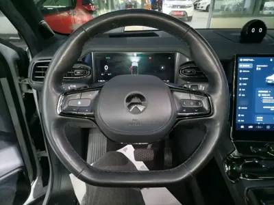 Nio ES8