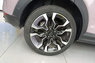 Lynk & Co 06