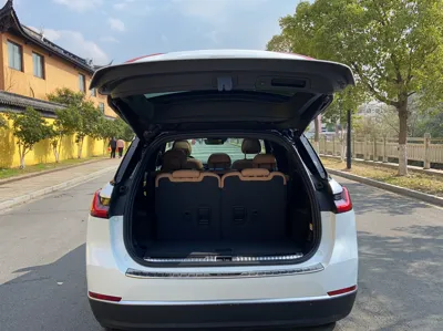 Nio ES8