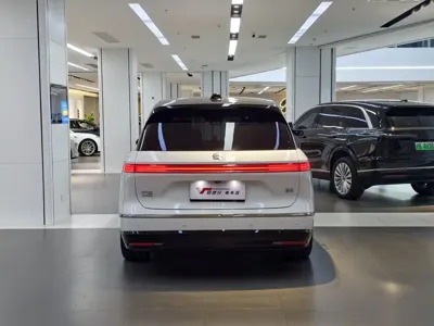 Nio ES8