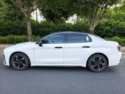 Lynk & Co 03