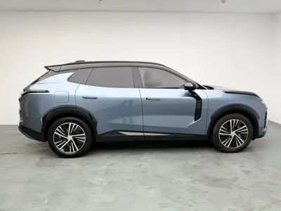 Lynk & Co 08 EM-P