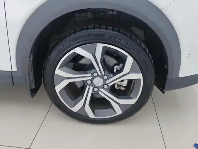Lynk & Co 06