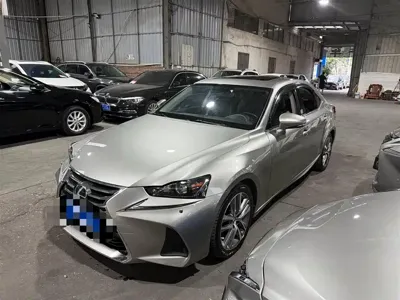 Lexus IS
