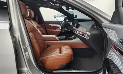 BMW i7