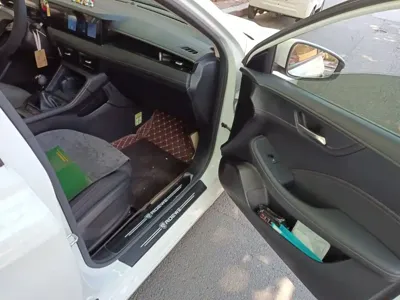 Roewe i5