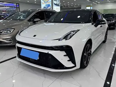 Lynk & Co 03