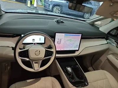 Volvo EM90