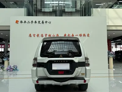 Mitsubishi Pajero (Import)